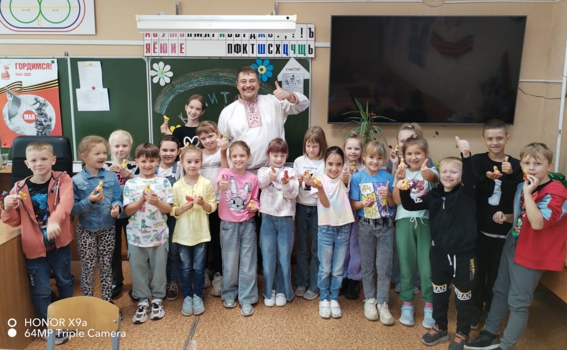 В гостях у центра Романовской игрушки.